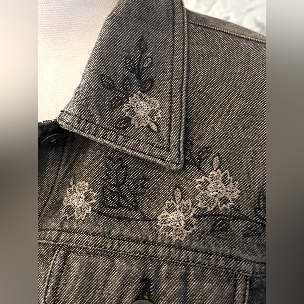 ✨ Vintage Liz Claiborne Lizwear Embroidered Black Denim Jacket Large L ✨ - Picture 2 of 8